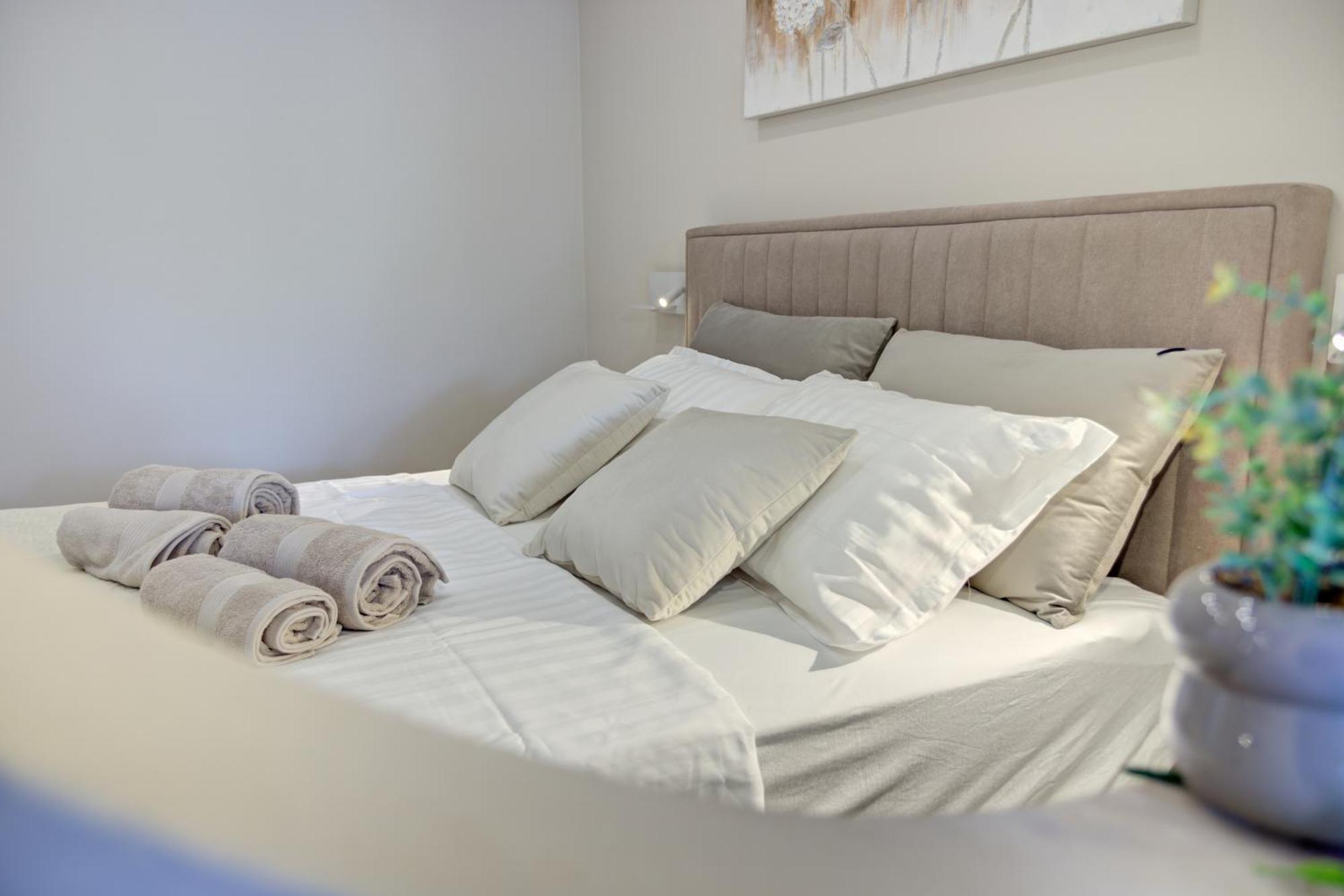 Delux Aron With Free Parking Pula