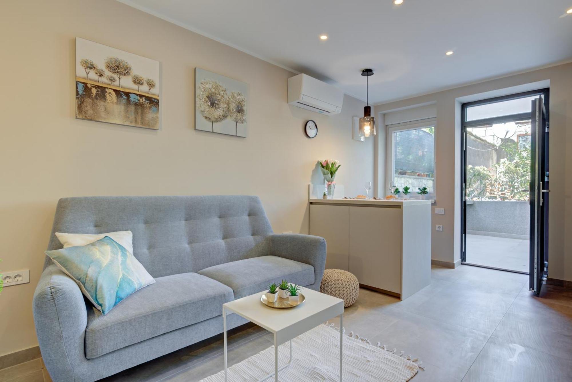 Delux Aron With Free Parking Apartment Pula