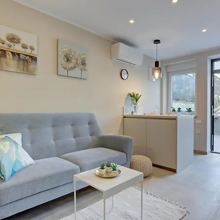 Delux Studio Apartment Aron With Free Parking Pula Exterior photo